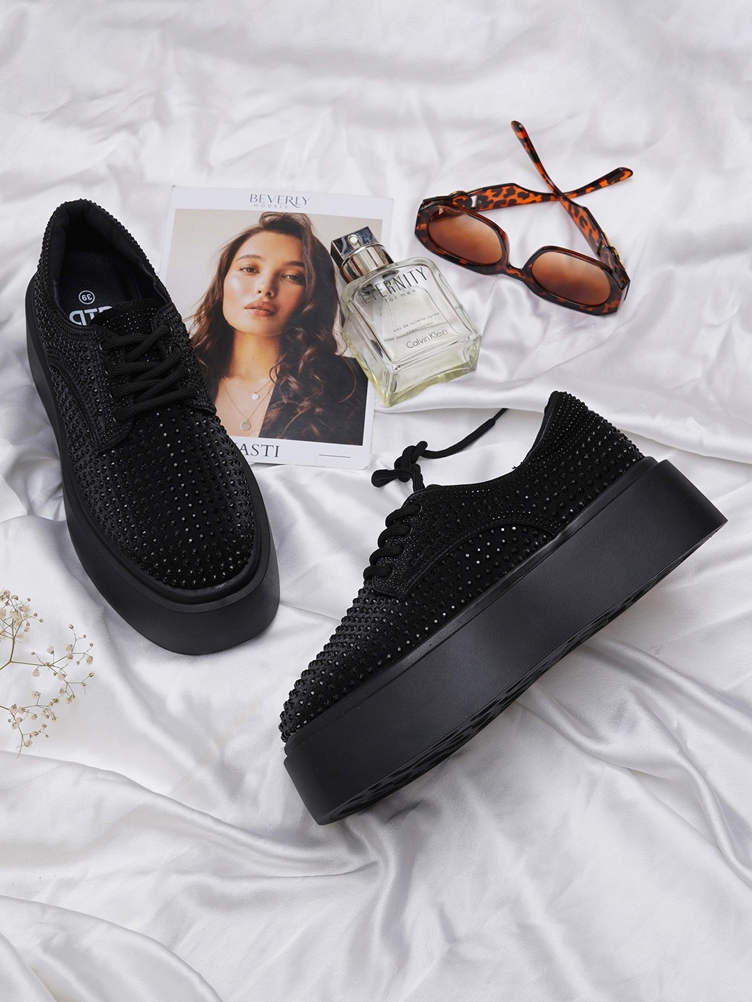 

THE WHITE POLE Women Sneakers, Black