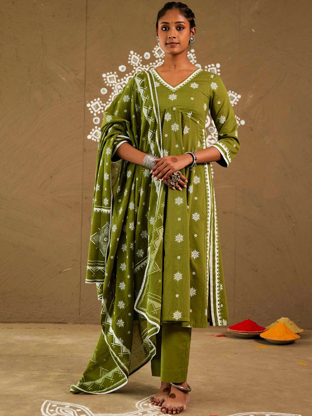 

PINK CACTII Women Floral Printed Pleated Pure Cotton Kurta with Palazzos & With Dupatta, Green