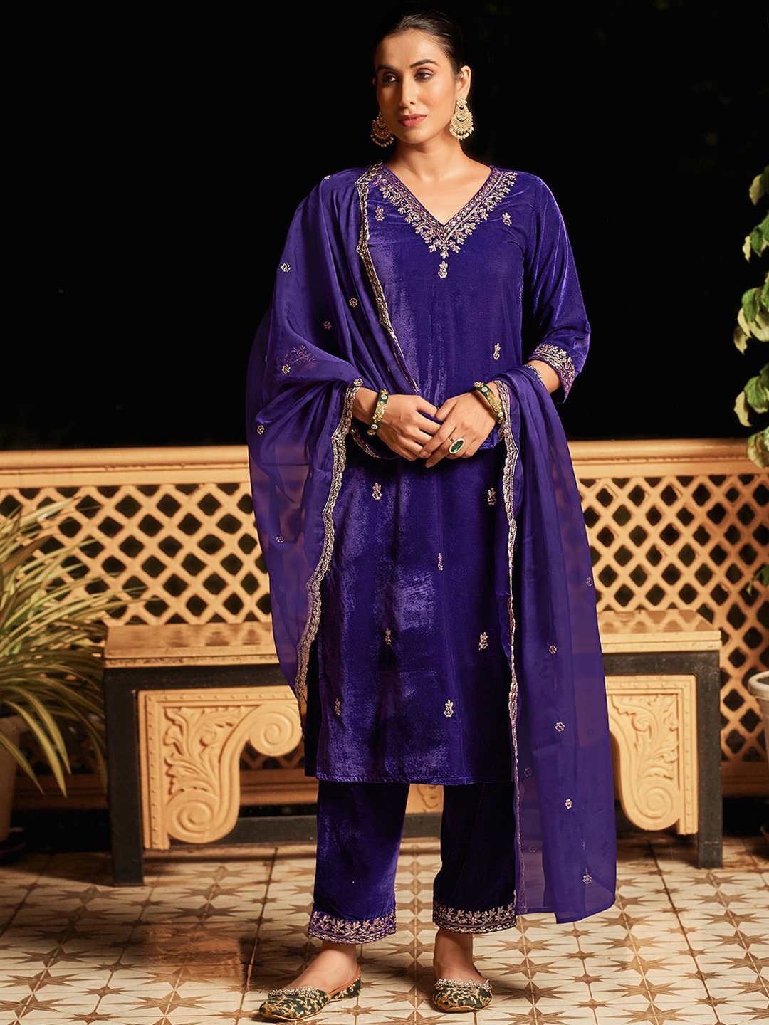 

SKYLEE Purple Floral Embroidered V-Neck Sequinned Straight Kurta With Trousers & Dupatta