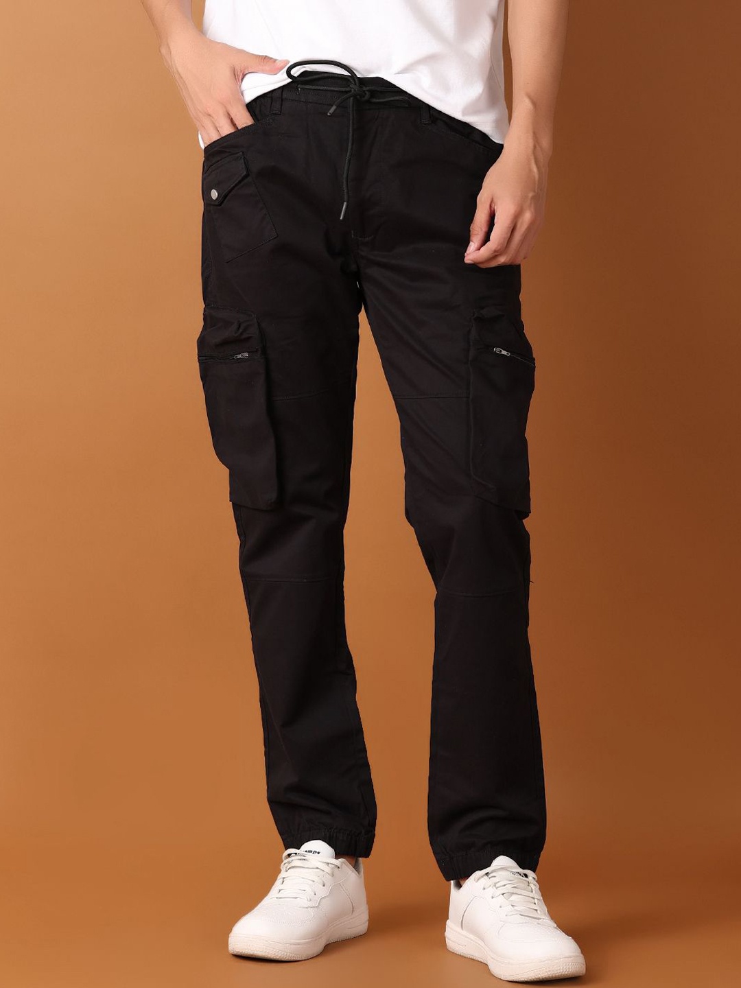 

V-Mart Men Cargos Trousers, Black