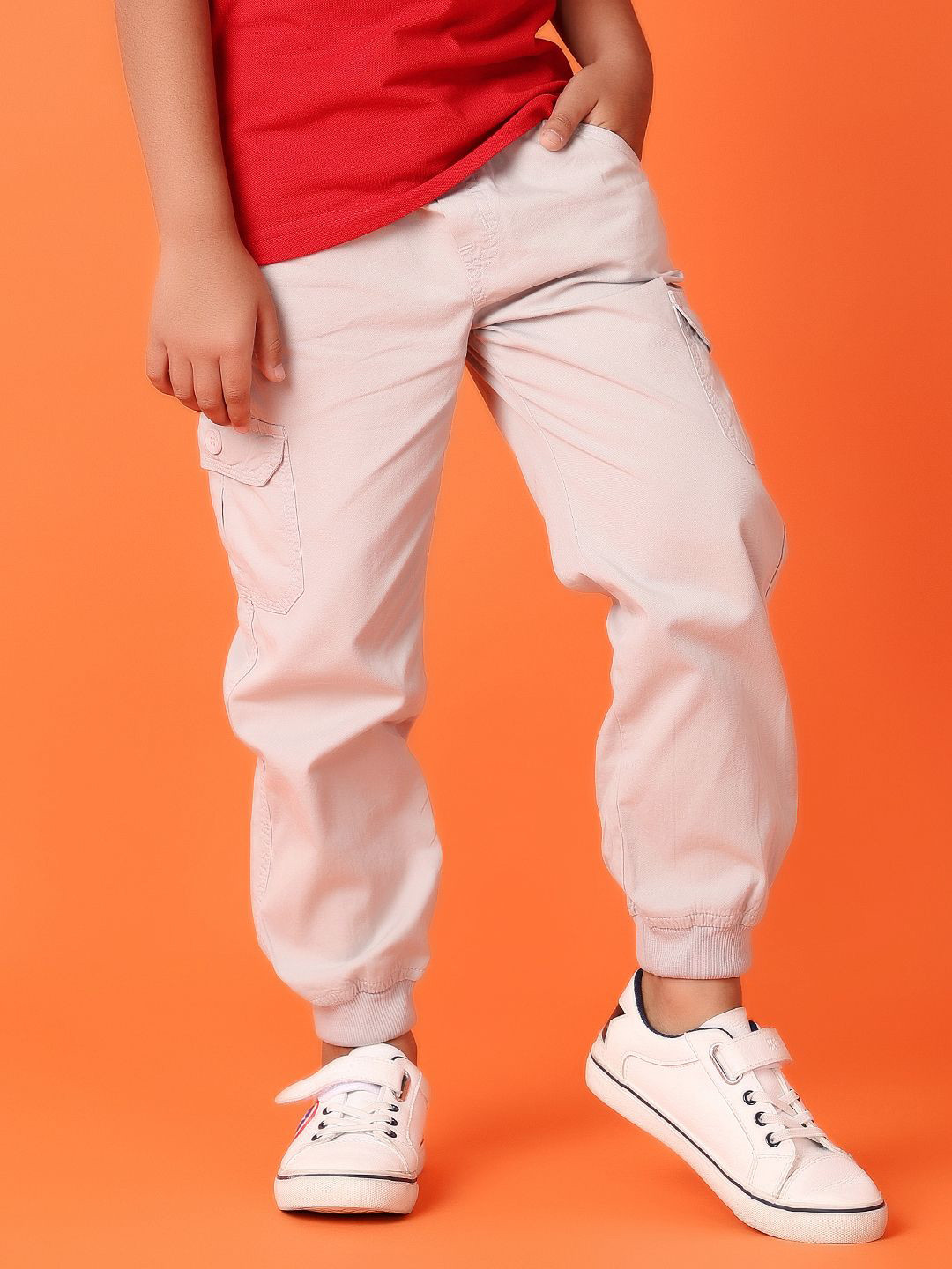 

V-Mart Boys Solid Regular Fit Cargos Trousers, Grey