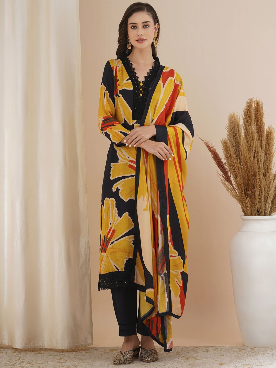 

FASHOR Women Floral Printed Regular Beads and Stones Kurta with Trousers & With Dupatta, Black