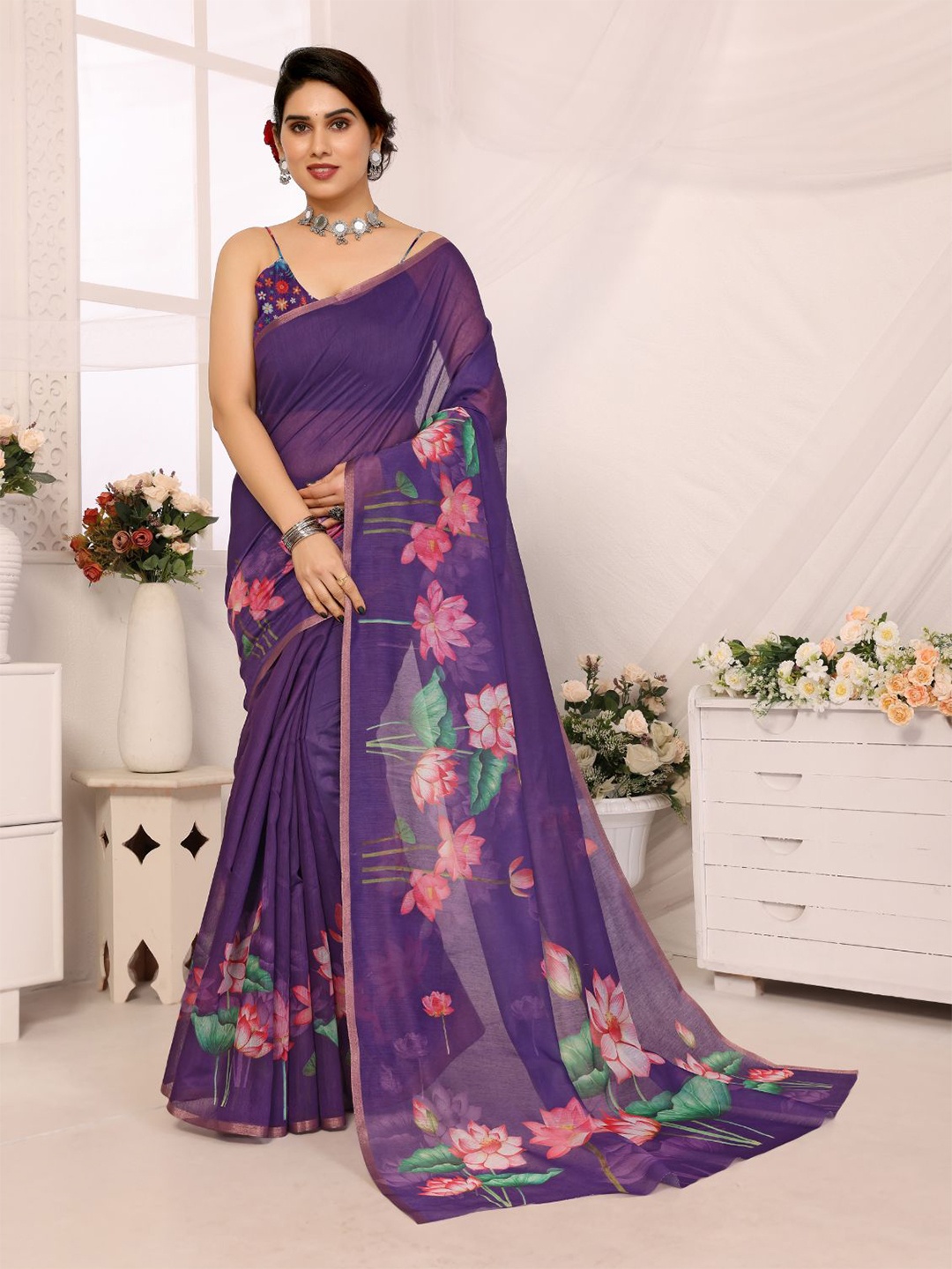 

Hema silk mills Floral Zari Saree, Purple