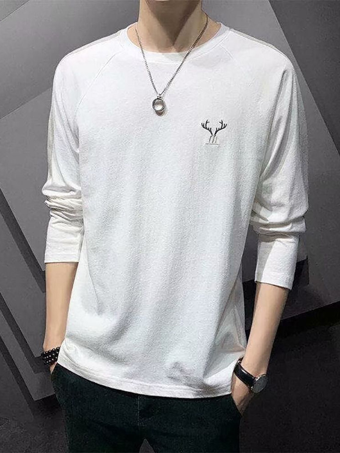 

StyleCast x Revolte Men Solid Round Neck T-shirt, White