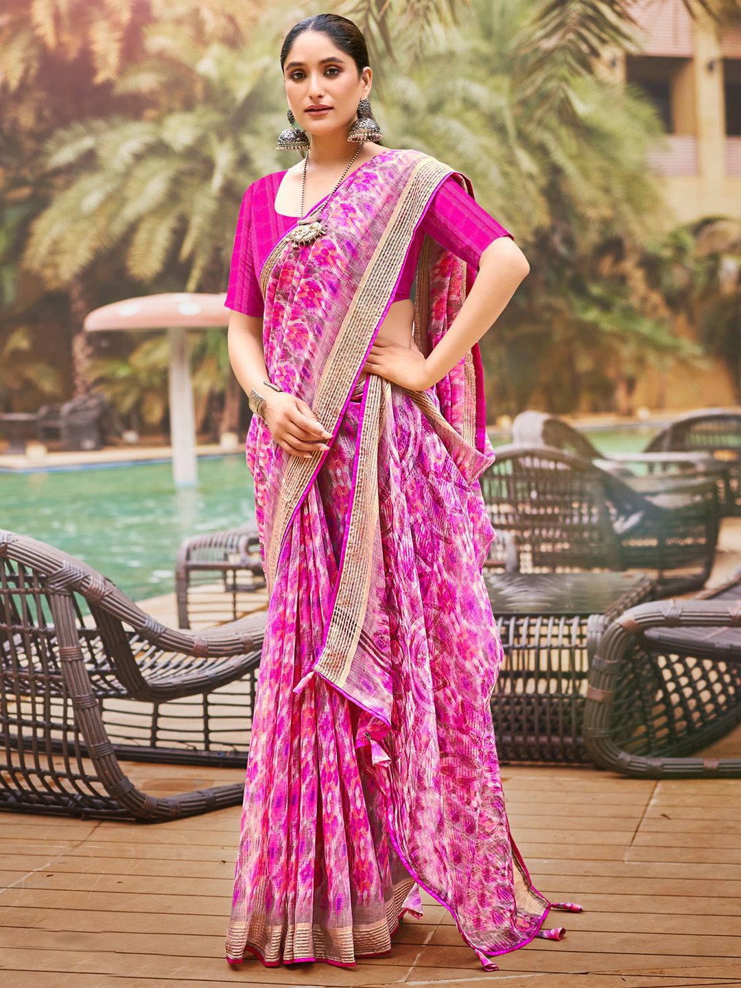 

Saree mall Abstract Printed Sarees With Blouse Piece, Pink