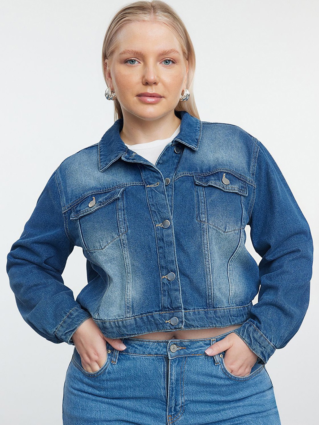 

Trendyol Women Washed Crop Denim Jacket with Patchwork, Na
