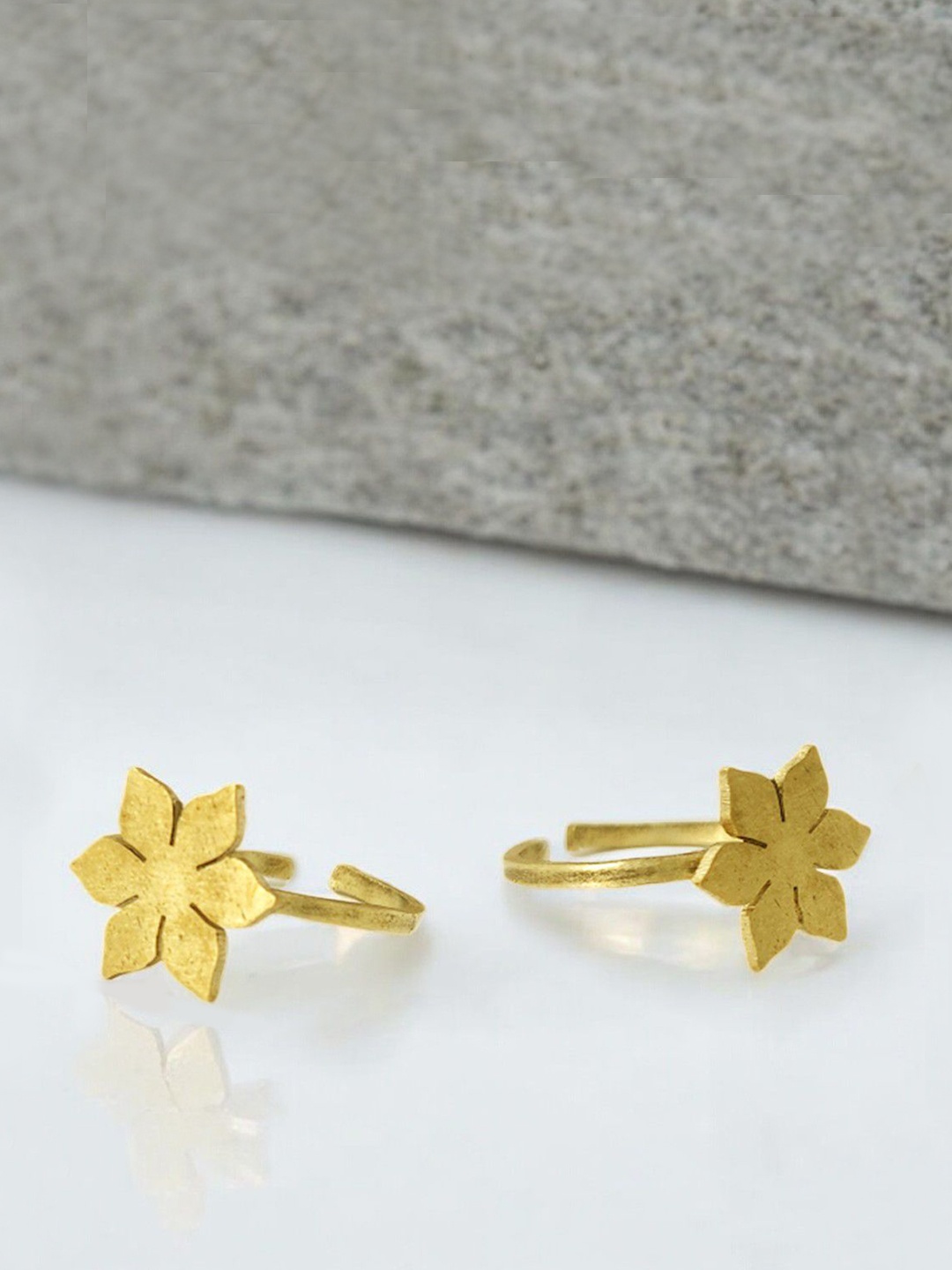 

Goldnera Floral Charm Ethnic Adjustable Toe Rings, Gold