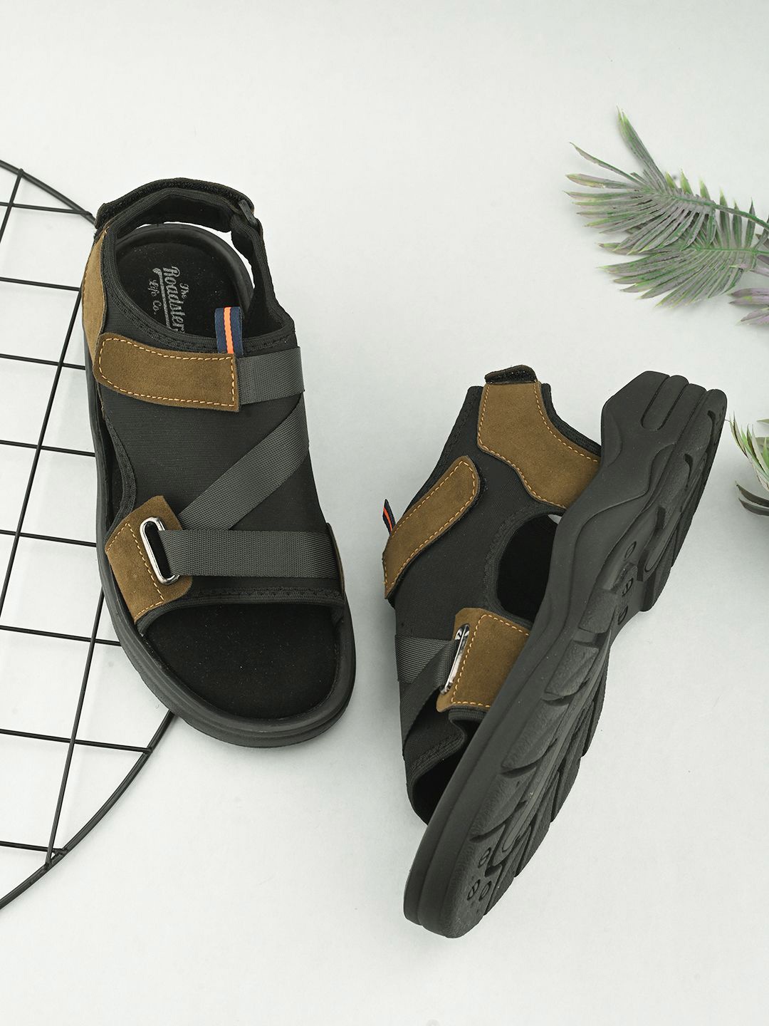 

The Roadster Lifestyle Co Men Casual Sports Sandals, Green