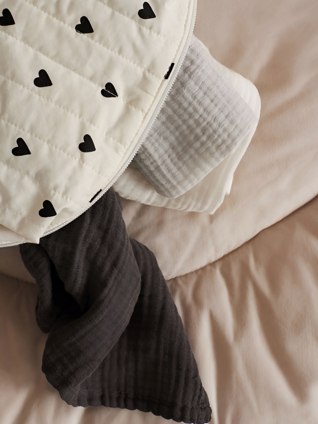 

H&M Grey & White Pure Cotton 3-Pack Muslin Comfort Blankets