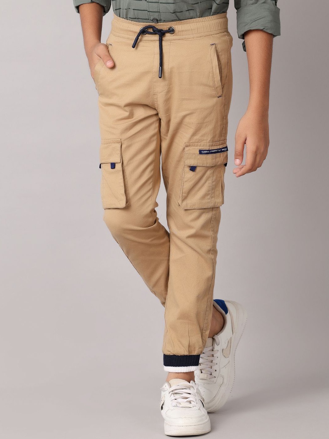 

V-Mart Boys Regular Fit Cargos Trousers, Beige