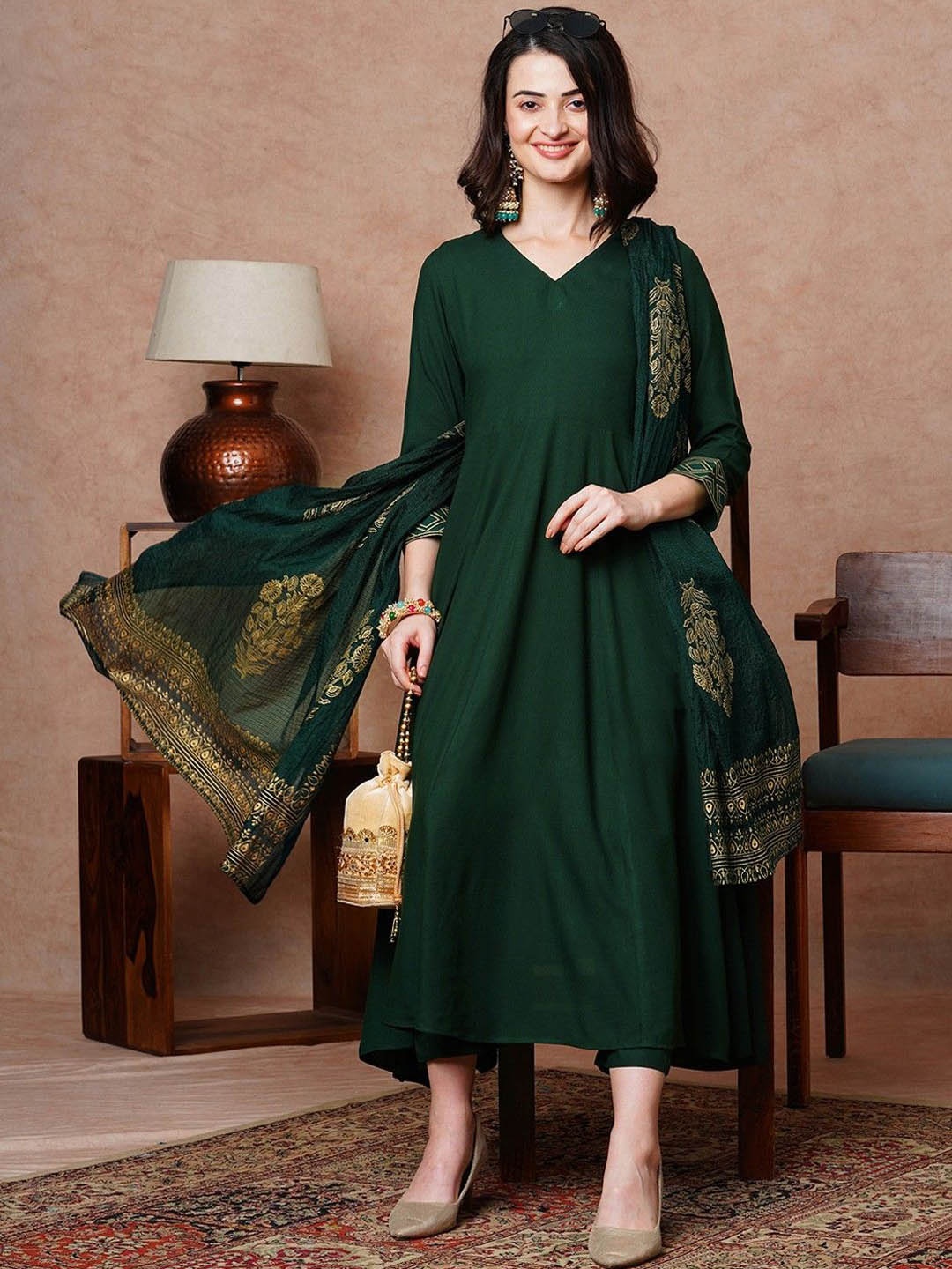 

GoSriKi Women Regular Kurta with Trousers & With Dupatta, Green