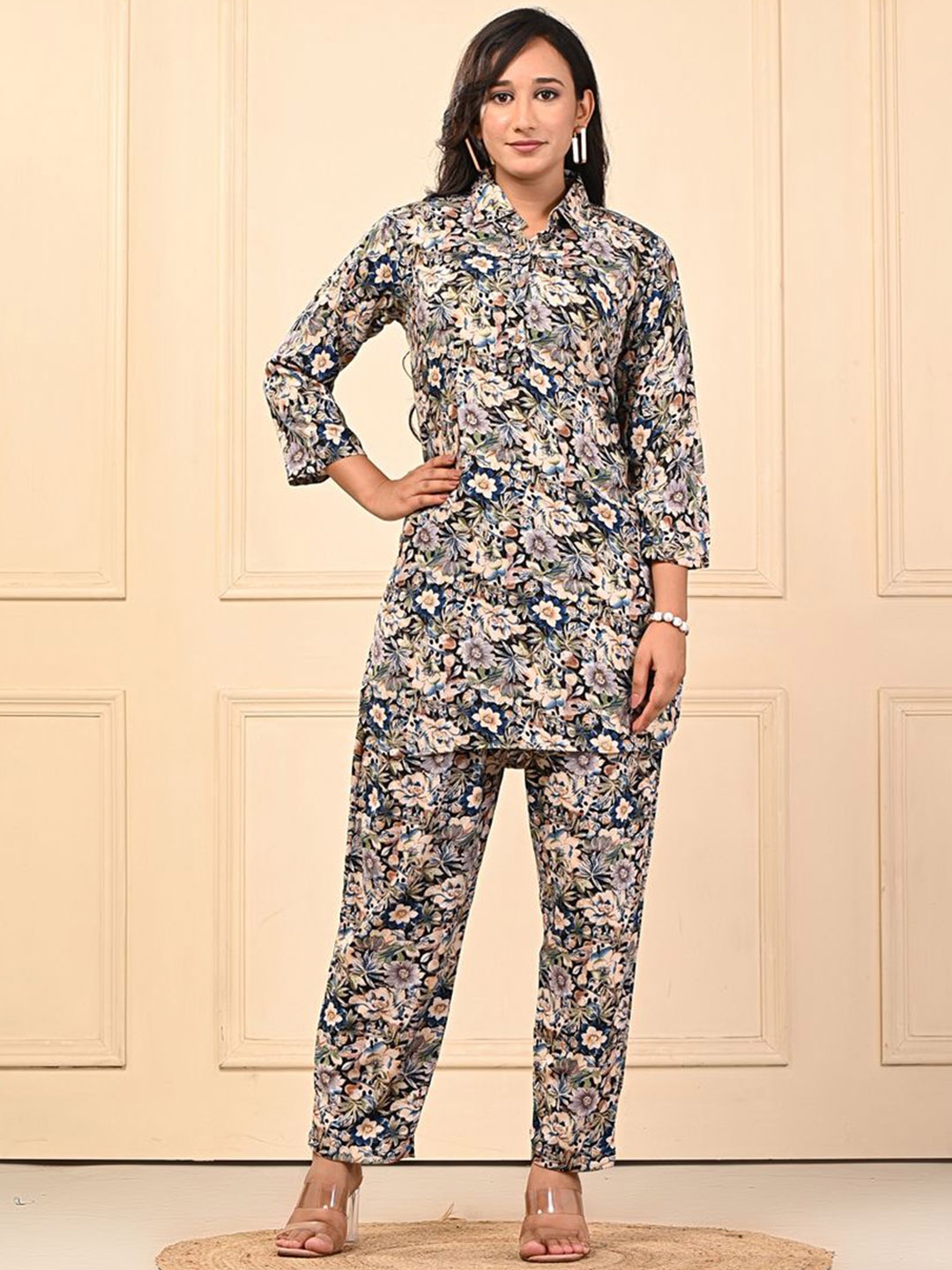 

INDIBLU Women Paisley Printed Angrakha Kurta with Skirt & With Dupatta, White