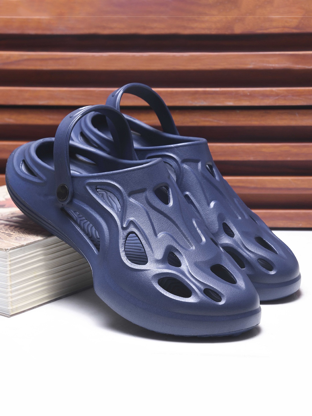 

HRX by Hrithik Roshan Men Rubber Clogs, Navy blue