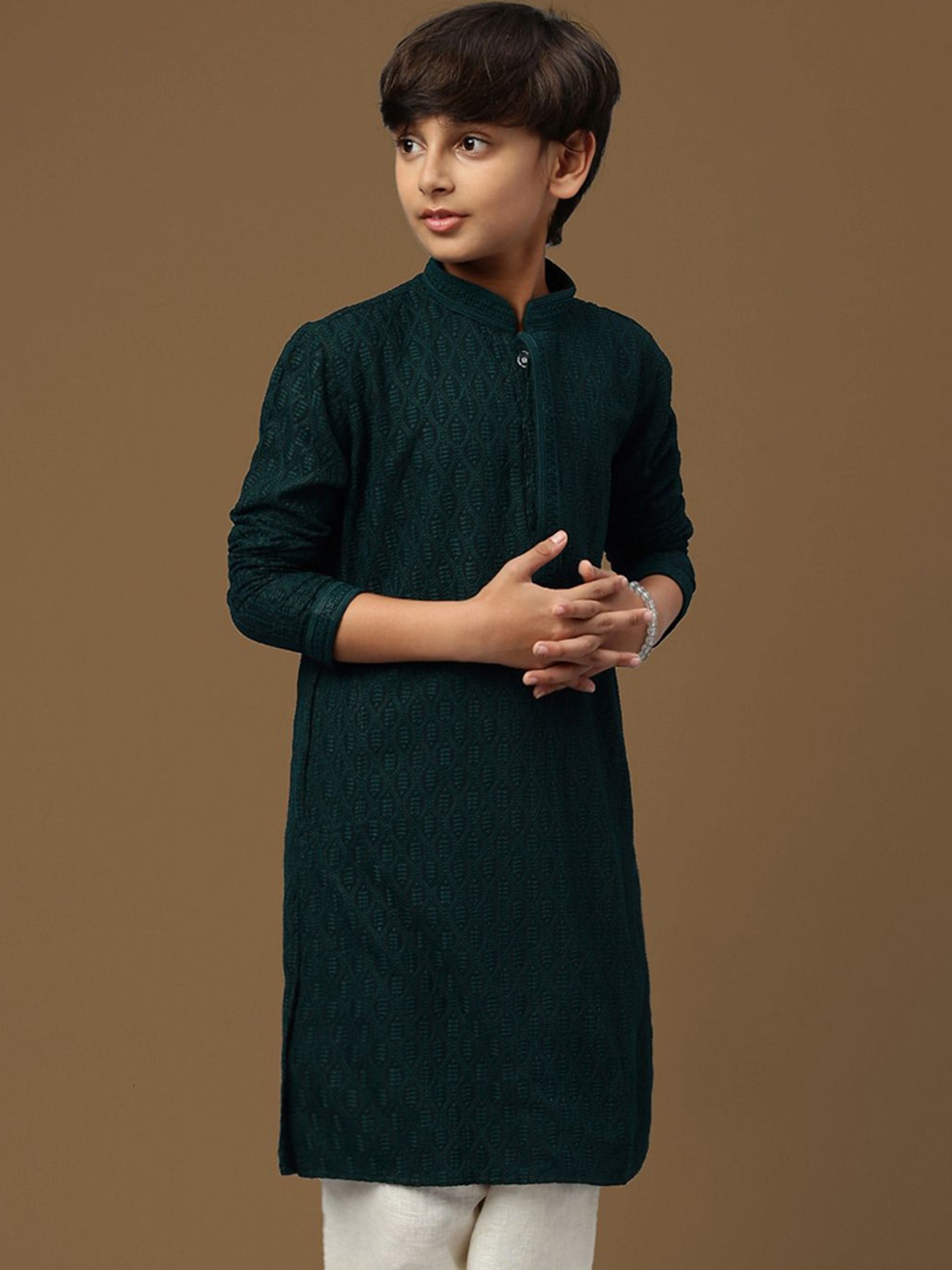 

Here&Now X Sanwara Boys Geometric Embroidered Chikankari Cotton Straight Kurta, Green