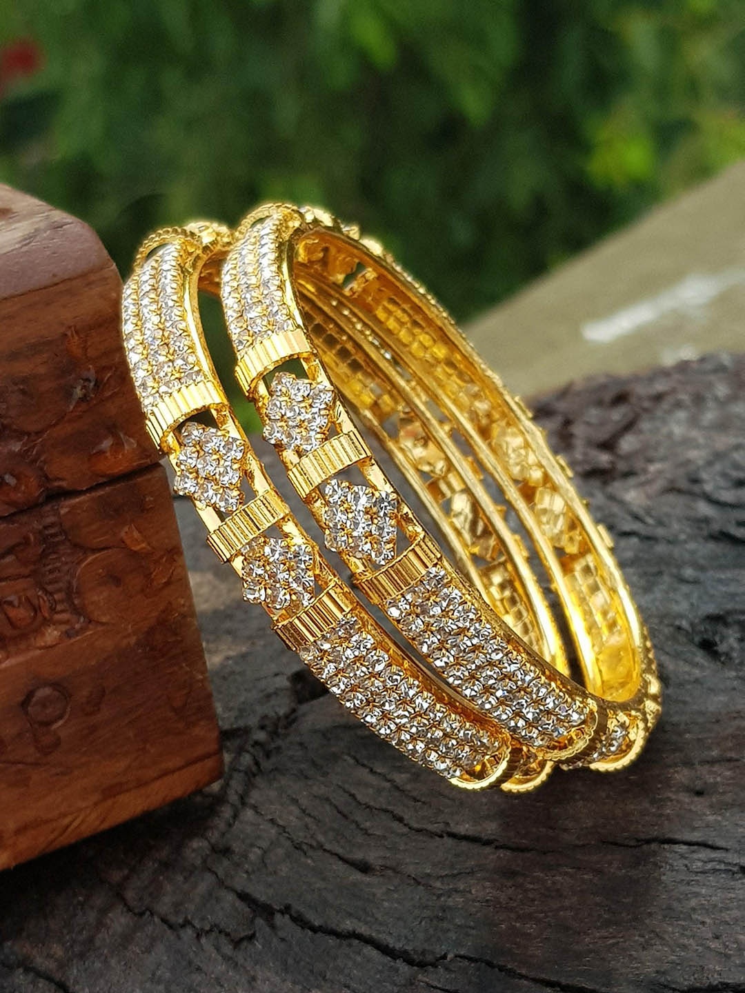 

GRIIHAM Set Of 2 Gold-Plated Stone-Studded Bangles