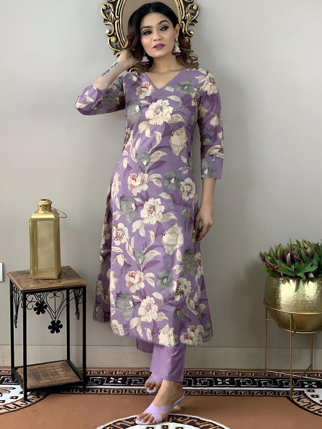 

GoSriKi Women Floral Printed Regular Kurta with Trousers, Purple