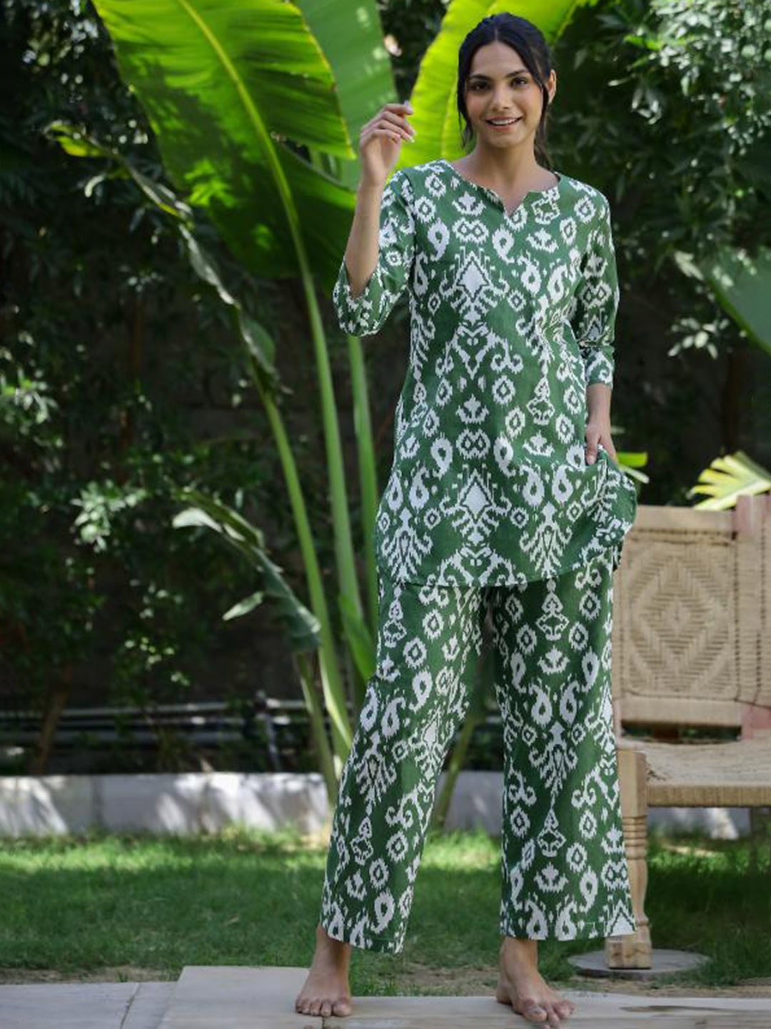 

FLAVIA CREATION Ethnic Motifs Printed Notched Round Neck Pure Cotton Tunic With Trousers, Green