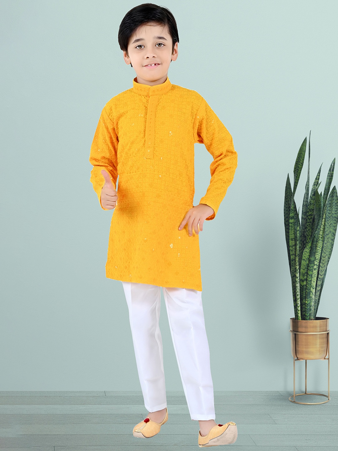 

BAESD Boys Floral Embroidered Mandarin Collar Kurta With Trousers, Yellow