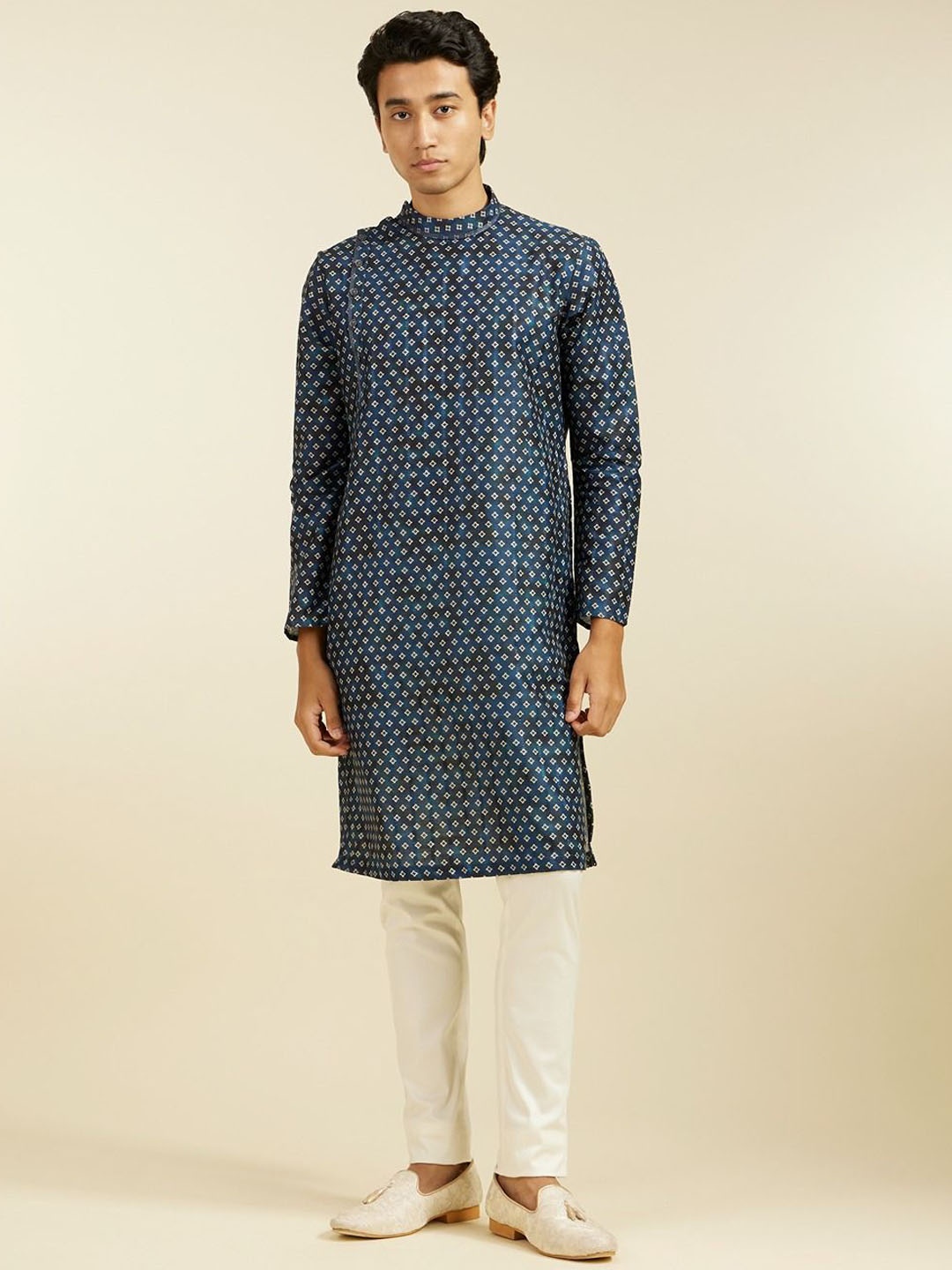 

Diwas by Manyavar Geometric Printed Mandarin Collar Straight Kurta, Blue