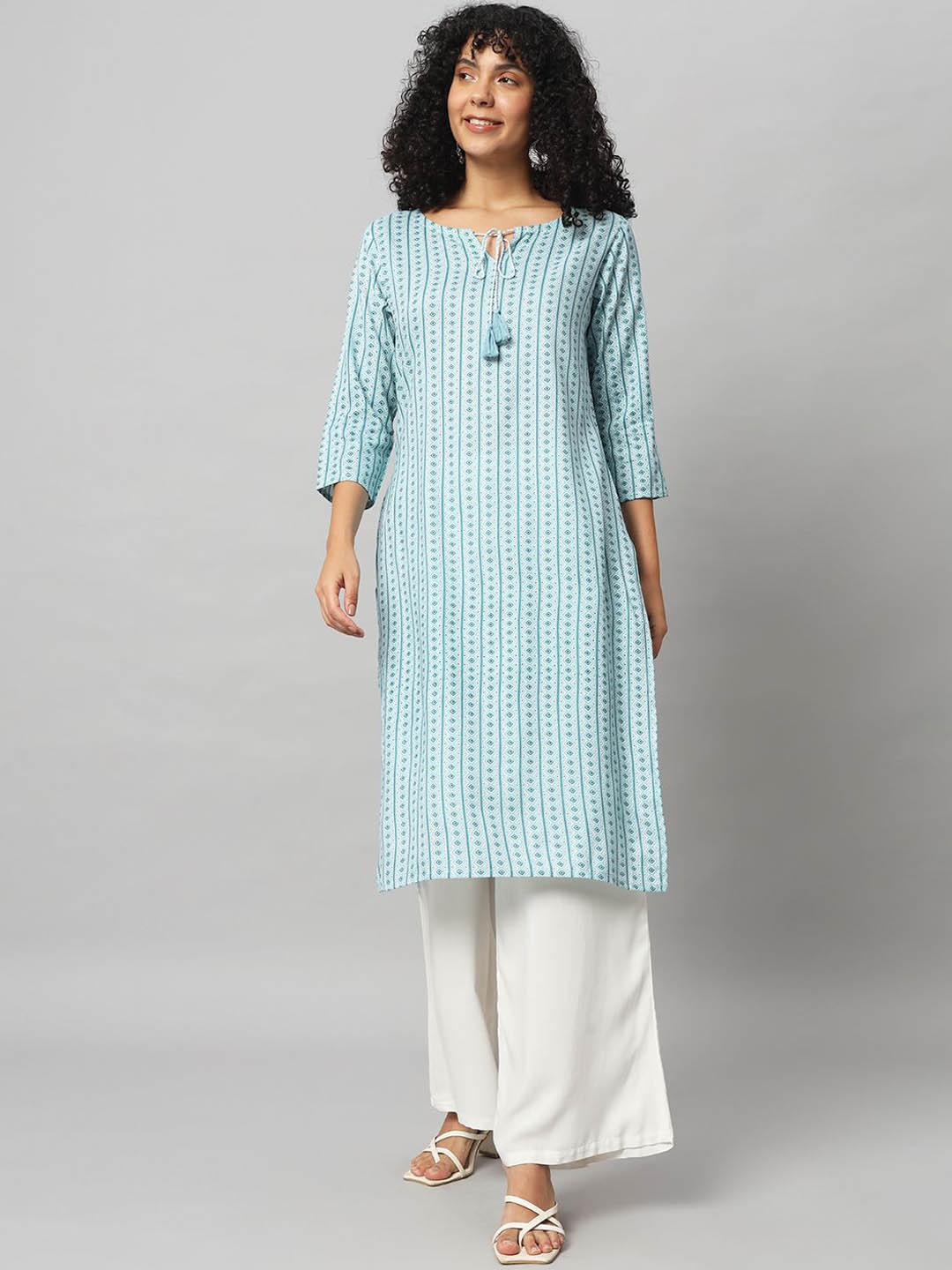 

Sa Rasa Women Floral Printed Thread Work Kurta, Blue