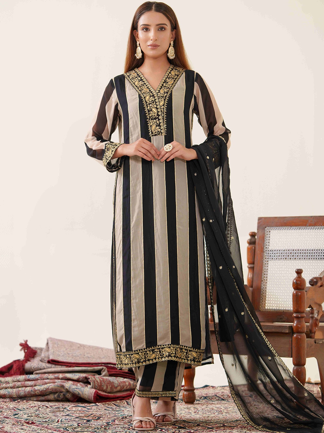 

House of Pataudi Striped V-Neck Thread Work Organza Straight Kurta With Trousers & Dupatta, Black