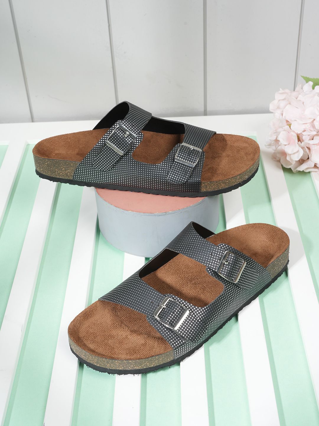 

MOZAFIA Women Open Toe Flats with Buckles, Black