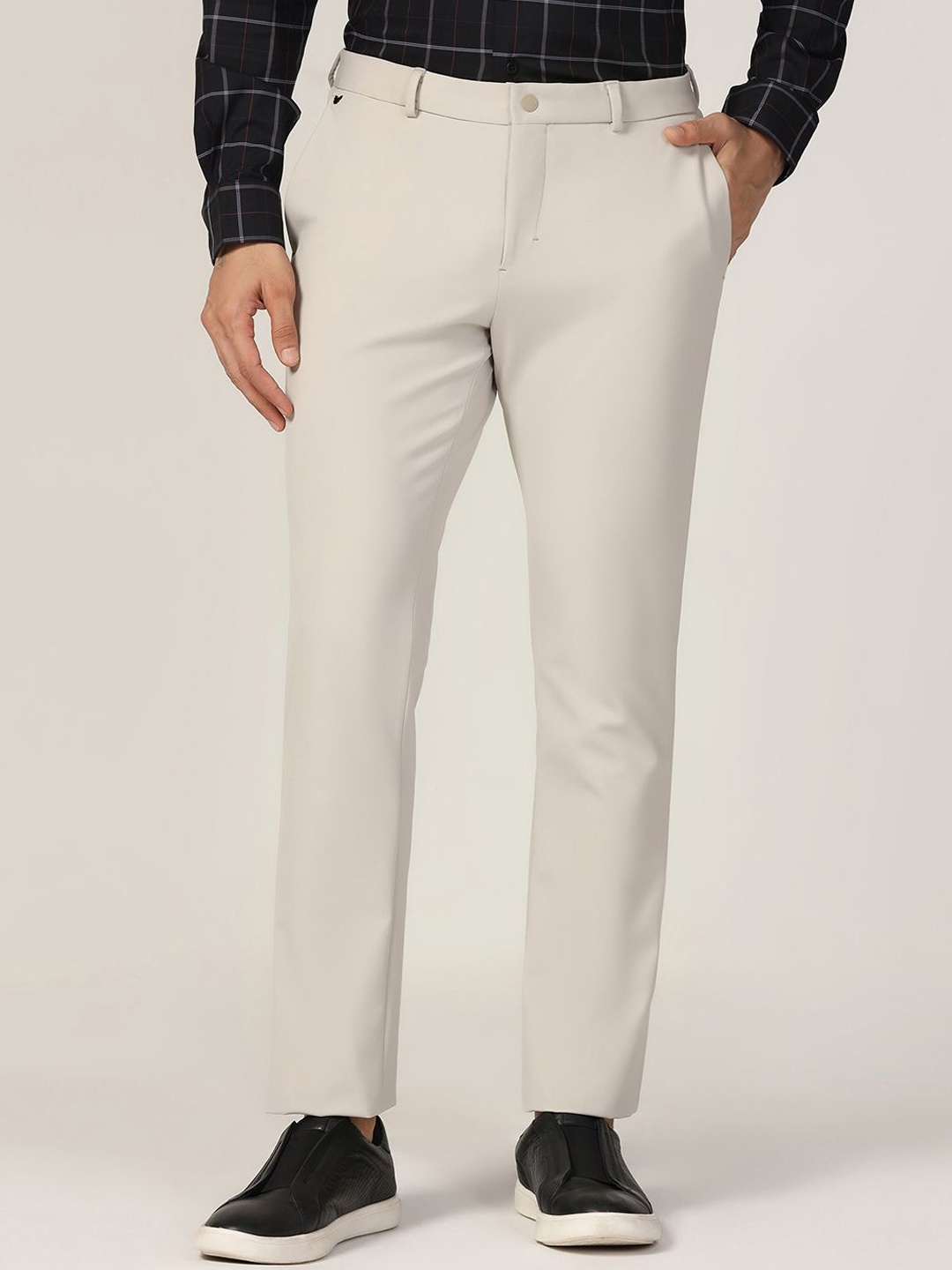 

Blackberrys Men Urban Slim Slim Fit Trousers, Off white