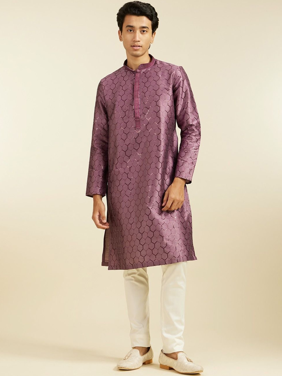 

Diwas by Manyavar Geometric Embroidered Sequinned Mandarin Collar Straight Kurta, Purple