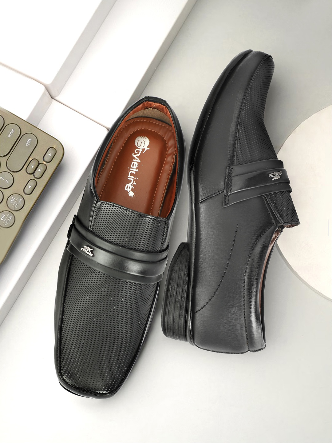 

Stylelure Men Textured Leather Slip-On Formal Shoes, Black