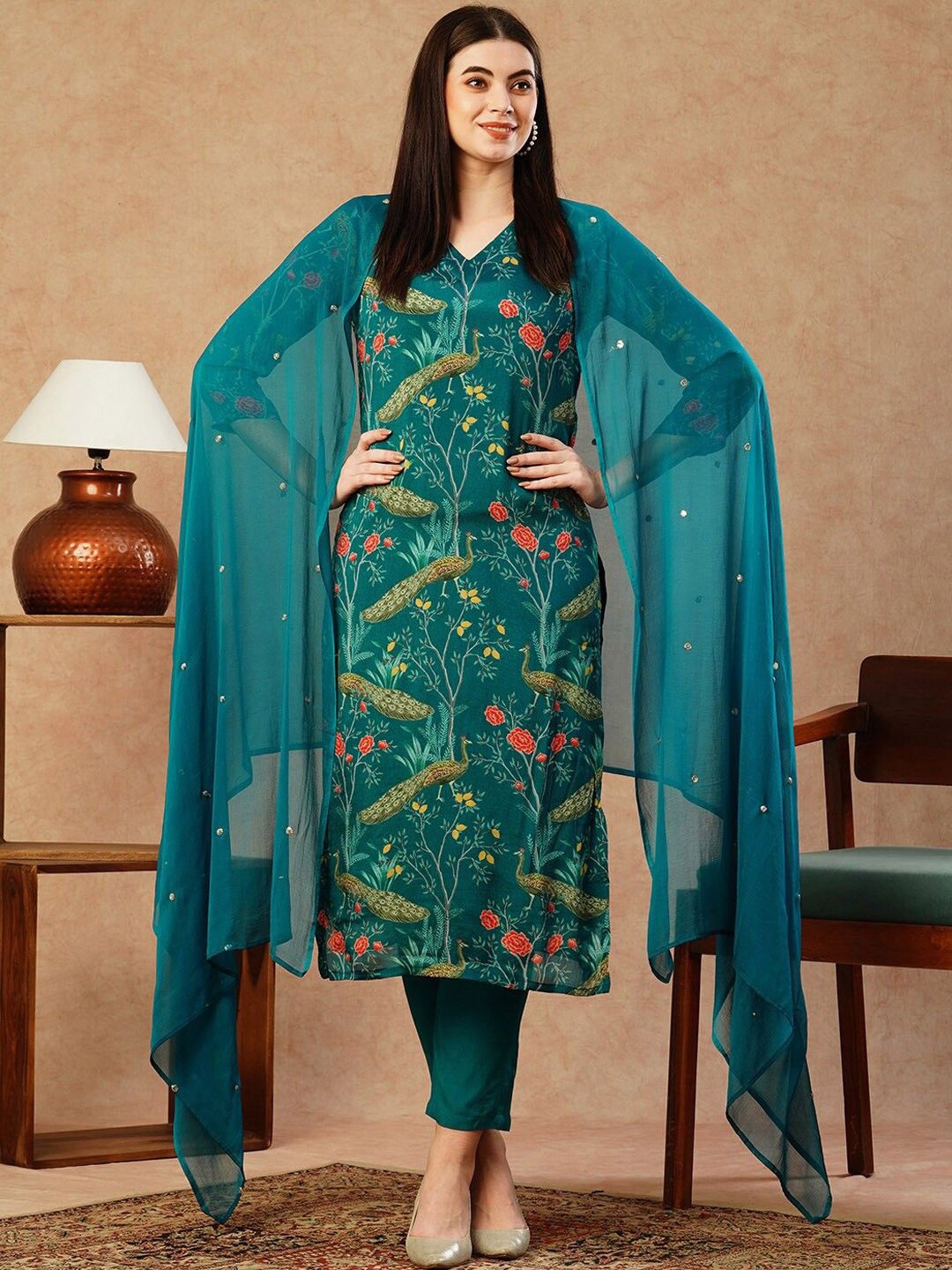 

GoSriKi Women Floral Printed Regular Kurta with Trousers & With Dupatta, Turquoise blue