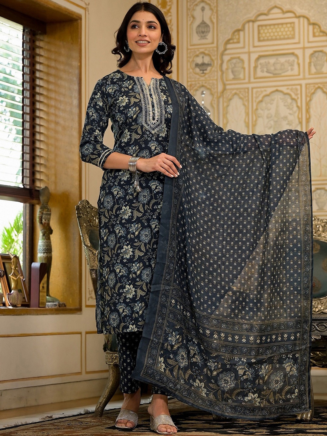 

KLOSIA Floral Printed Mirror Work Straight Kurta With Trousers & Dupatta, Navy blue