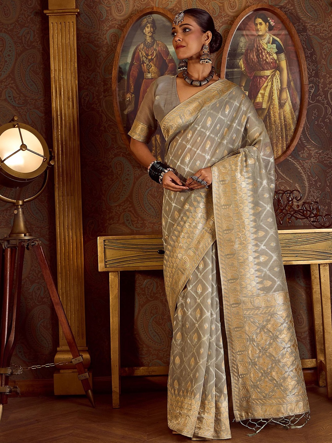 

Sangria Woven Design Banarasi Saree With Blouse Piece, Grey