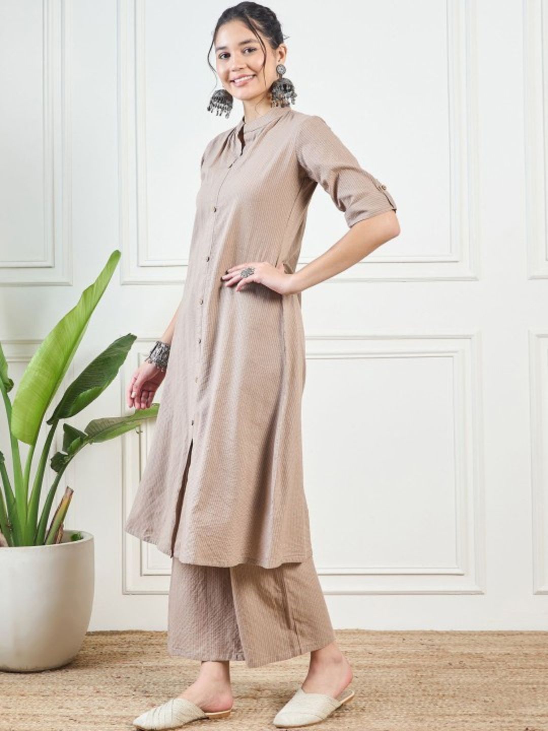 

Moktika Band Collar Roll-Up Sleeves Panelled Pure Cotton Kurta with Trousers, Brown