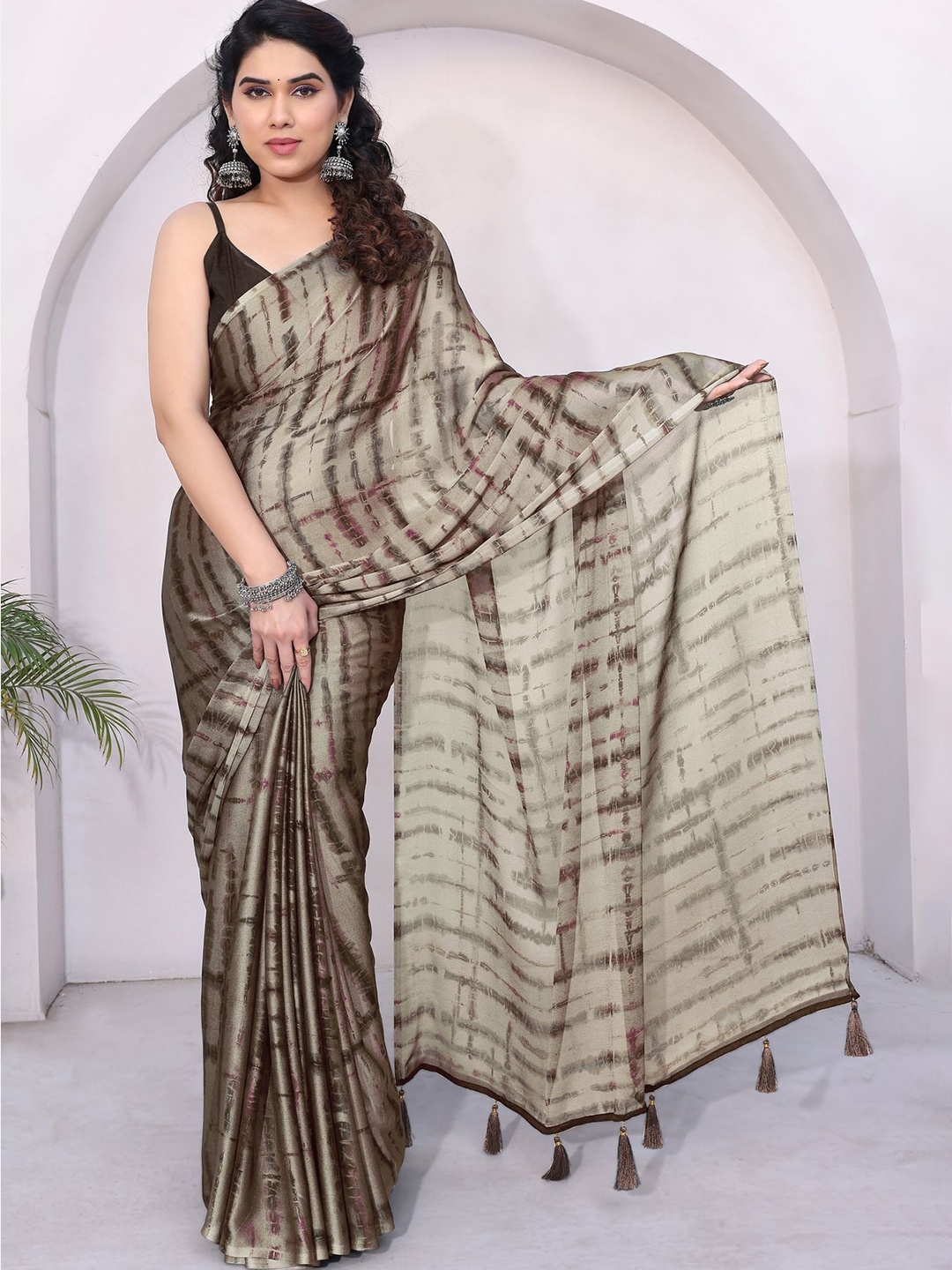 

KALINI Tie and Dye Saree, Beige