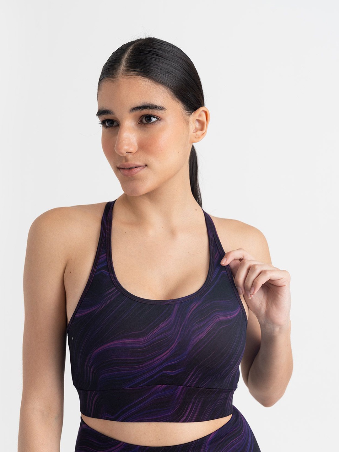 

Hunnit Women Cosmic Round Neck Sports Bra with Lightly Padded, Black