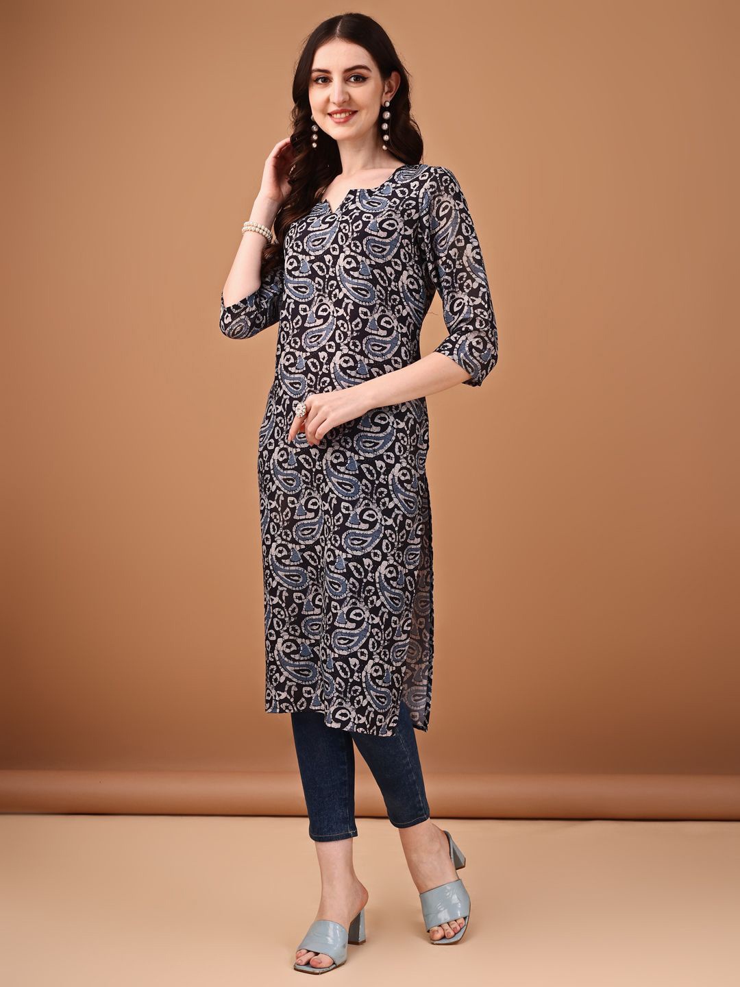 

Anouk Rustic Women Paisley Printed Floral Kurta, Black