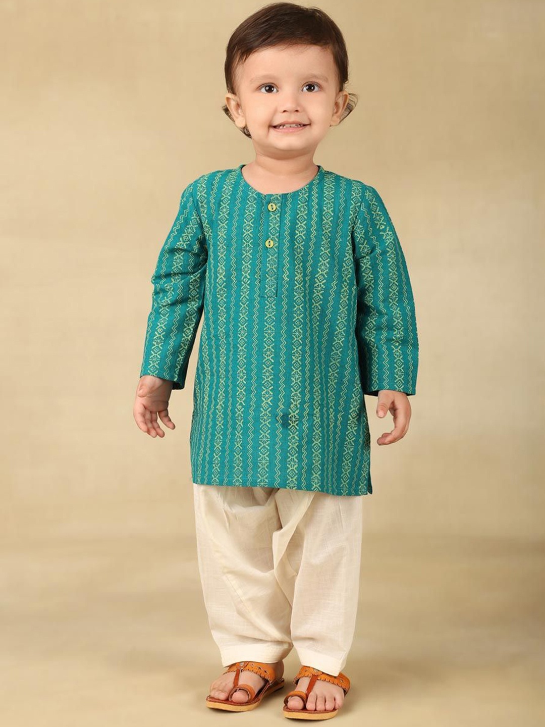 

Fabindia Boys Ethnic Motifs Printed Round Neck Pure Cotton Straight Kurta with Pyjamas, Teal