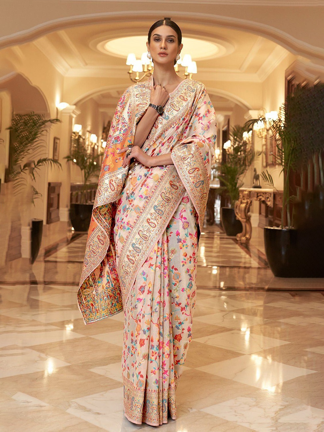 

Mitera Bandhani Zari Art Silk Banarasi Saree, Cream