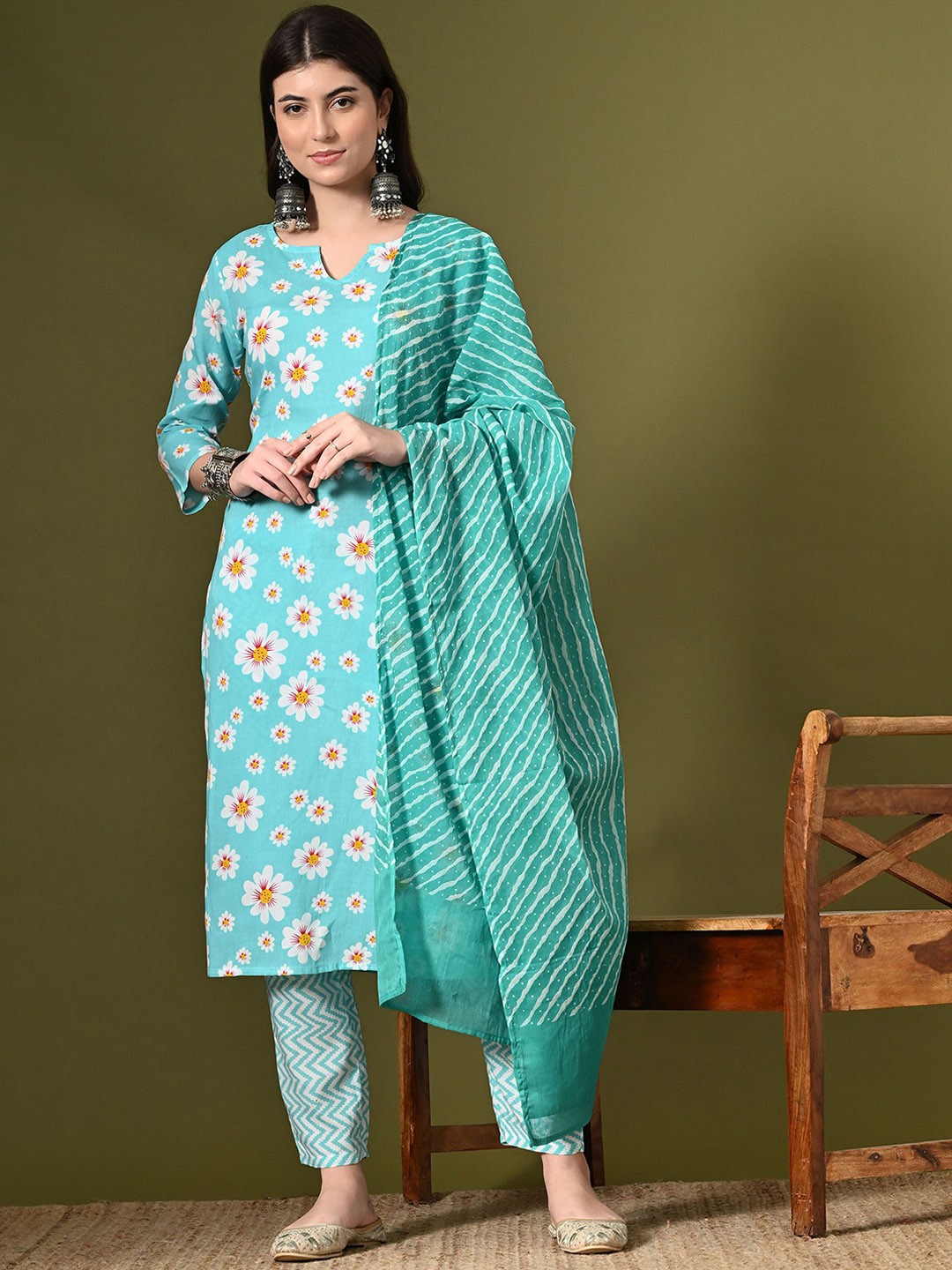 

ANNSH APPAREL Floral Printed Straight Kurta With Trousers & Dupatta, Sea green