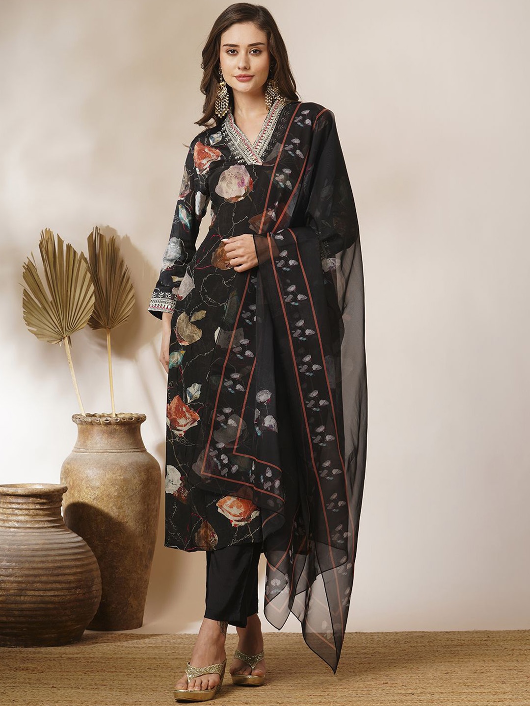 

FASHOR Abstract Printed Gotta Patti Straight Kurta With Trousers & Dupatta, Black