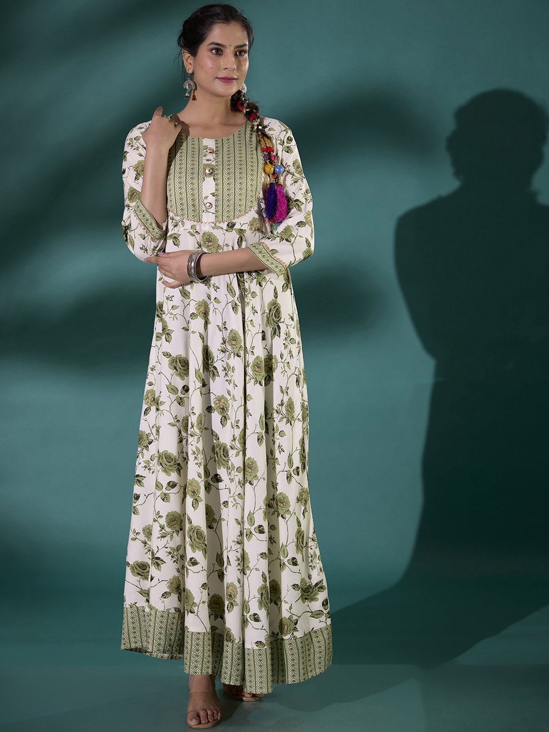 

Sa Rasa Women Floral Printed Thread Work Anarkali Kurta, Green