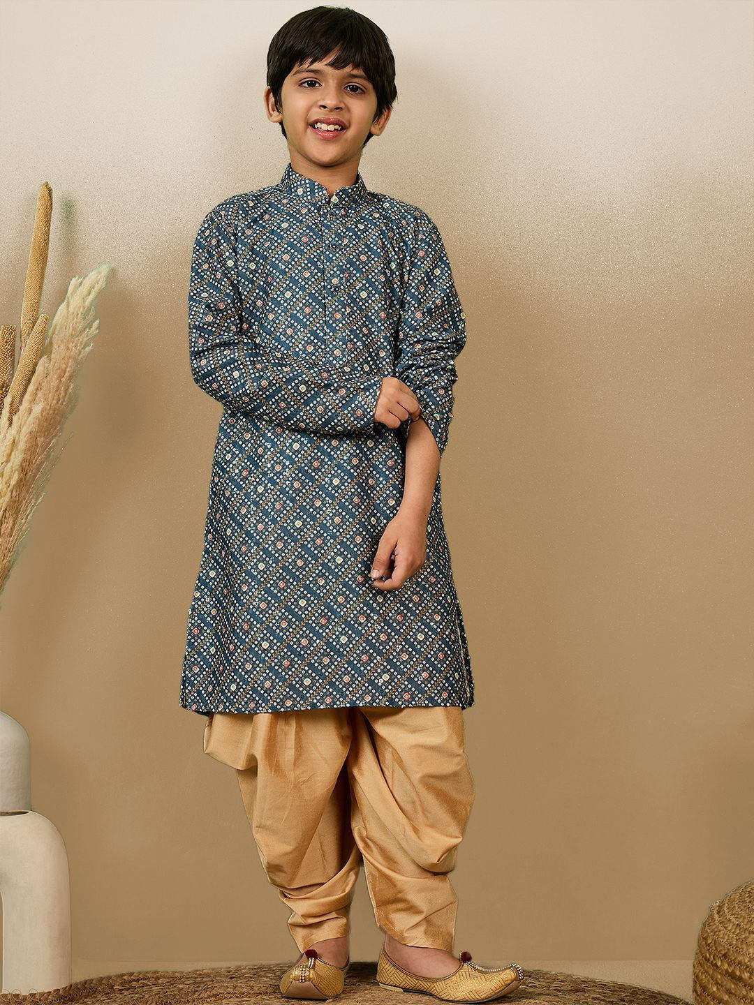 

Here&Now X Sanwara Boys Floral Printed Regular Sequinned Pure Cotton Kurta with Dhoti Pants, Grey