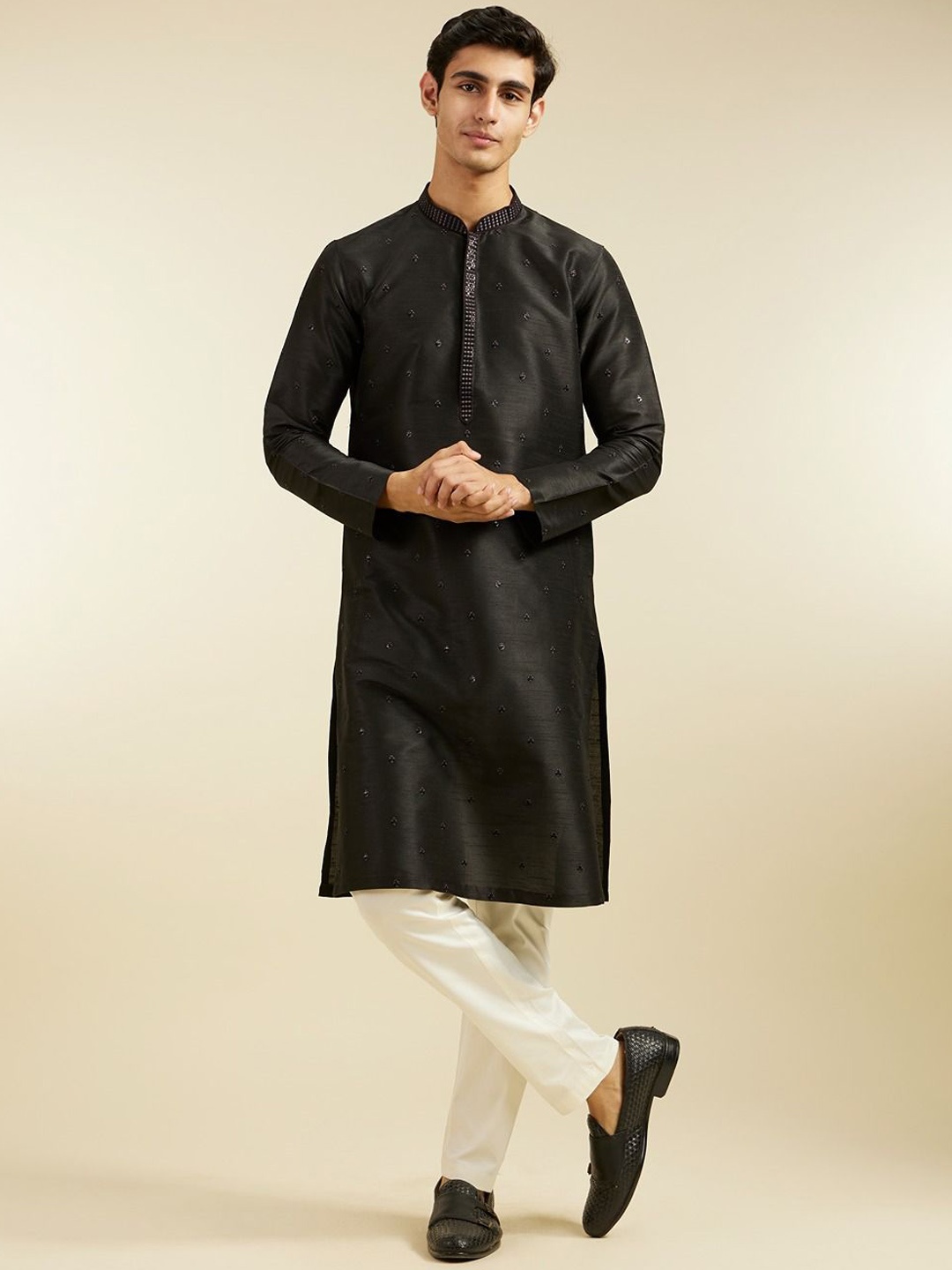 

Diwas by Manyavar Floral Embroidered Mandarin Collar Sequinned Straight Kurta, Black