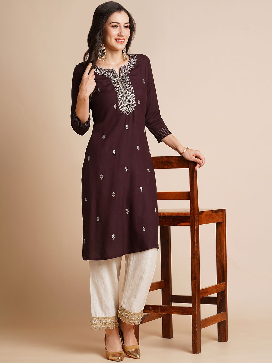 

RATAN Women Embroidered Chikankari Kurta, Purple