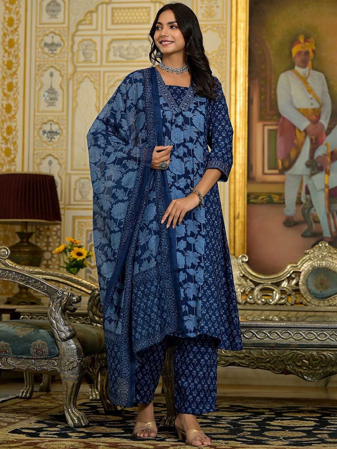 

KLOSIA Floral Printed A-Line Kurta With Trousers & Dupatta, Blue