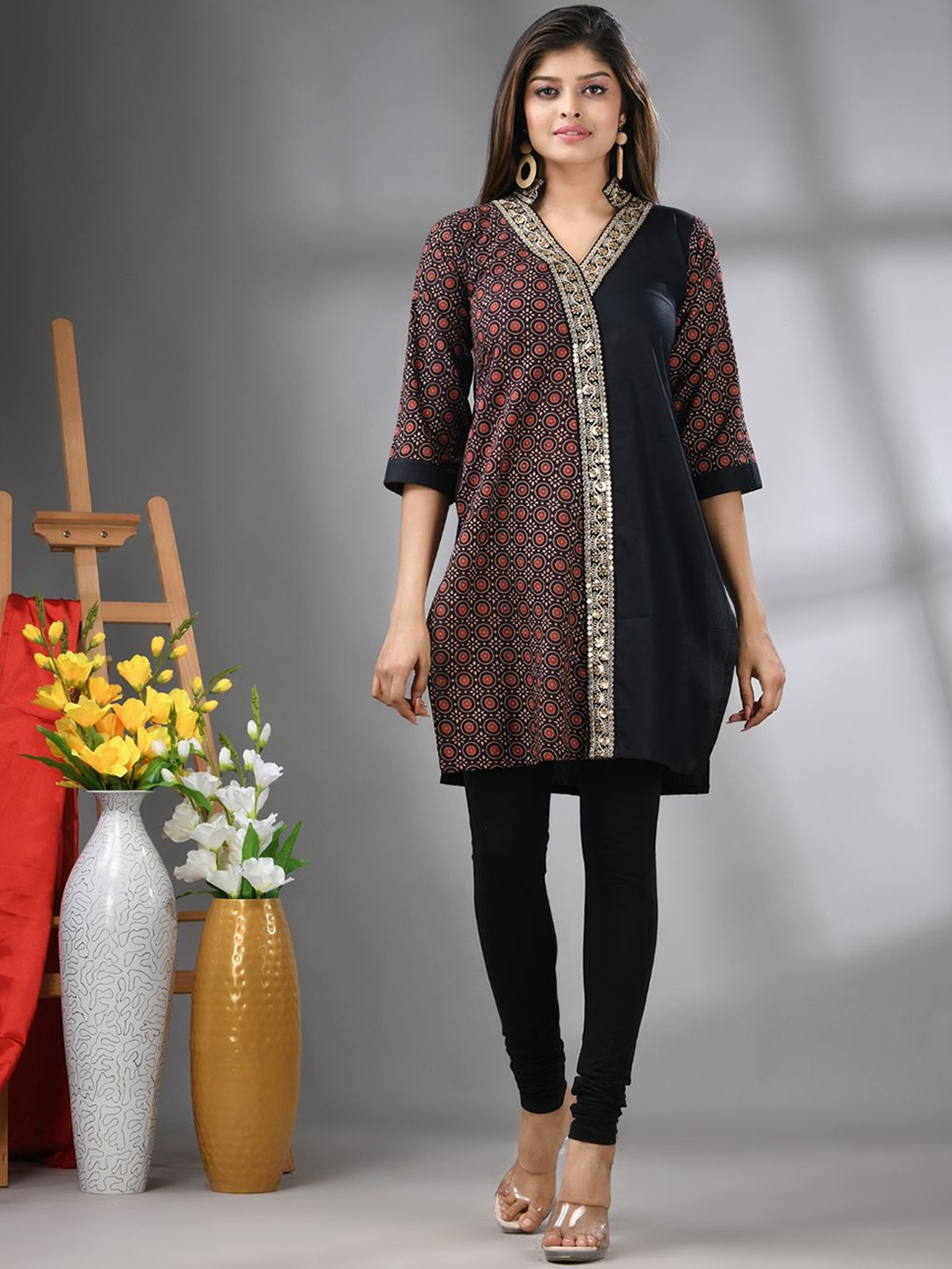 

Charukriti Women Geometric Printed Kurta, Black