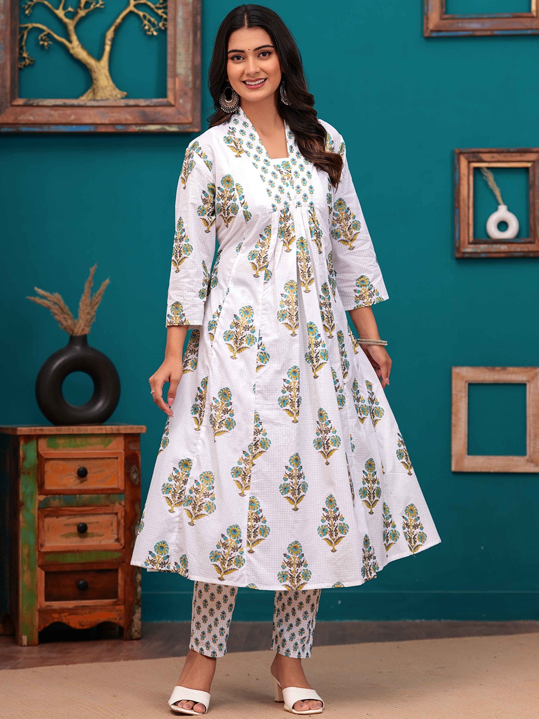 

YUSRA Ethnic Motifs Printed V-Neck A-Line Kurta with Trousers, White