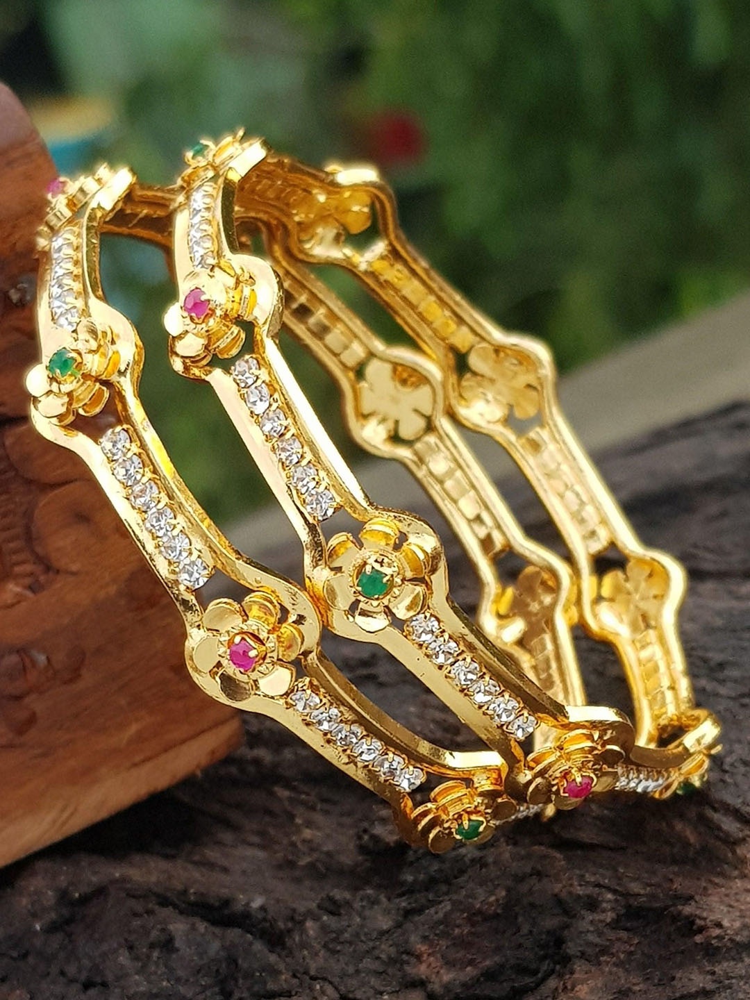 

GRIIHAM Set Of 2 Gold-Plated Stone Studded Bangles