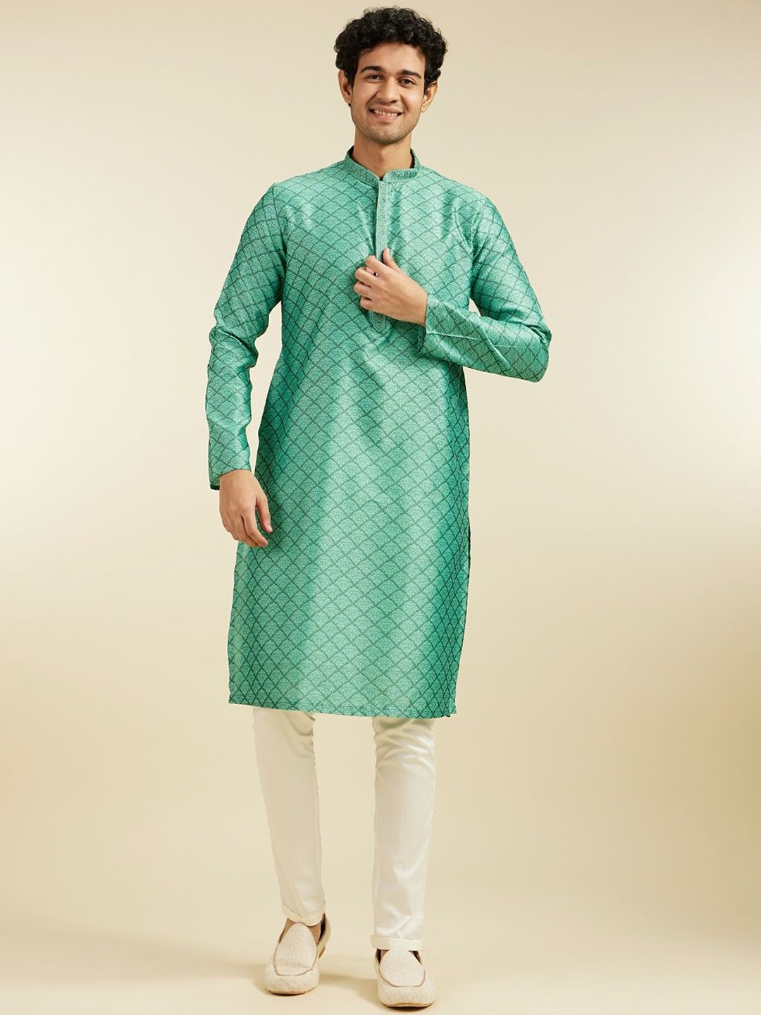 

Diwas by Manyavar Ethnic Motifs Woven Design Mandarin Collar Straight Kurta, Green