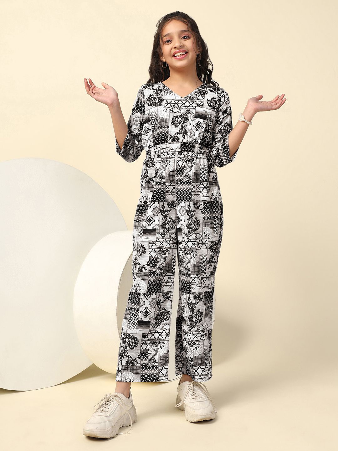 

FASHION DREAM Girls Printed Basic Jumpsuit, Black